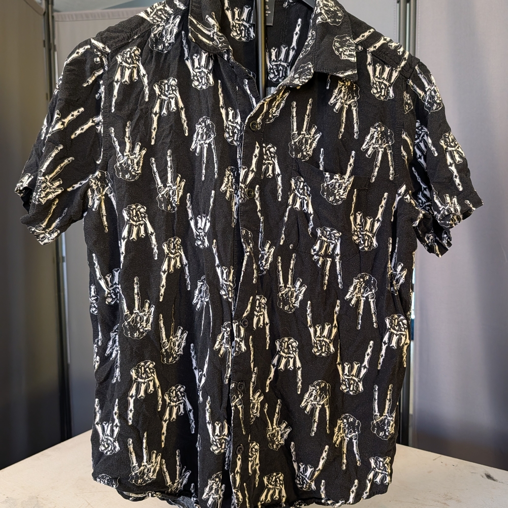 Hot Topic Black and White Skeleton Hand Men's Shirt